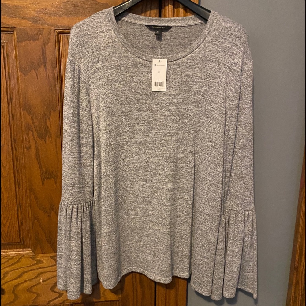 Banana republic grey knit top